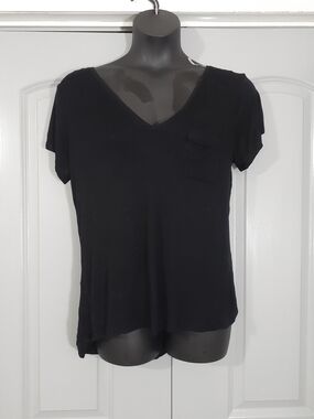 Glitz Black Lace Back V-Neck Pocket Tee